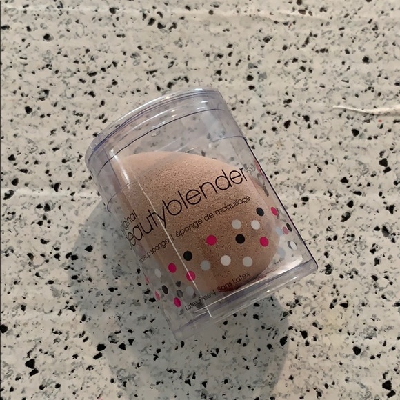 beautyblender Other - NWT the original beauty blender Nude Makeup Sponge